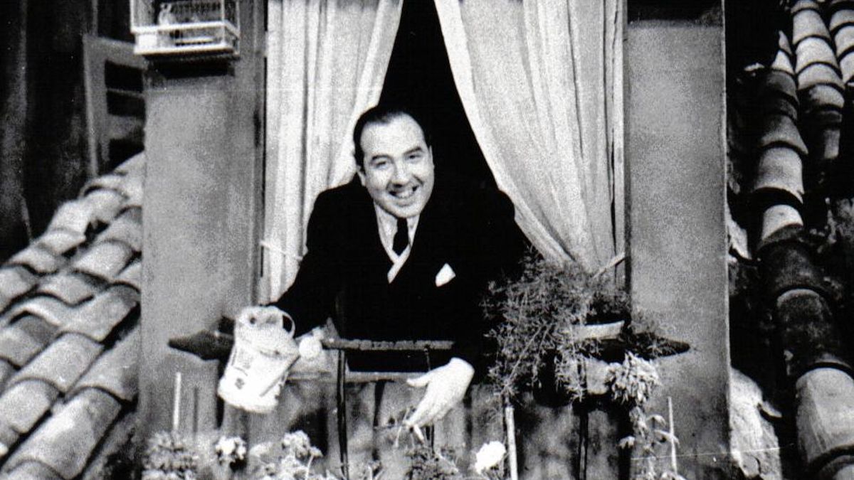 Santiago Ontañón trabaja como actor en el rodaje de 'Los claveles'.