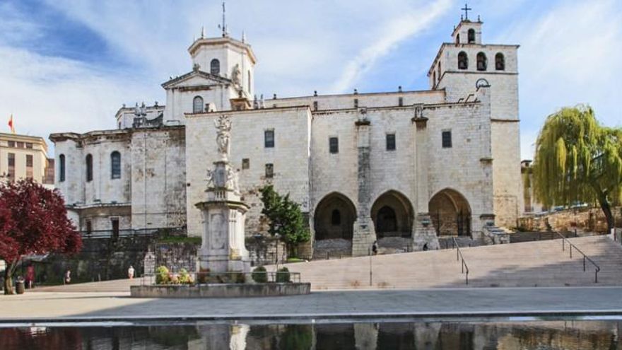 Viviendas, garajes, cuadras, albergues, colegios y hasta un gallinero: los bienes no dedicados al culto que la Iglesia registró a su nombre en Cantabria