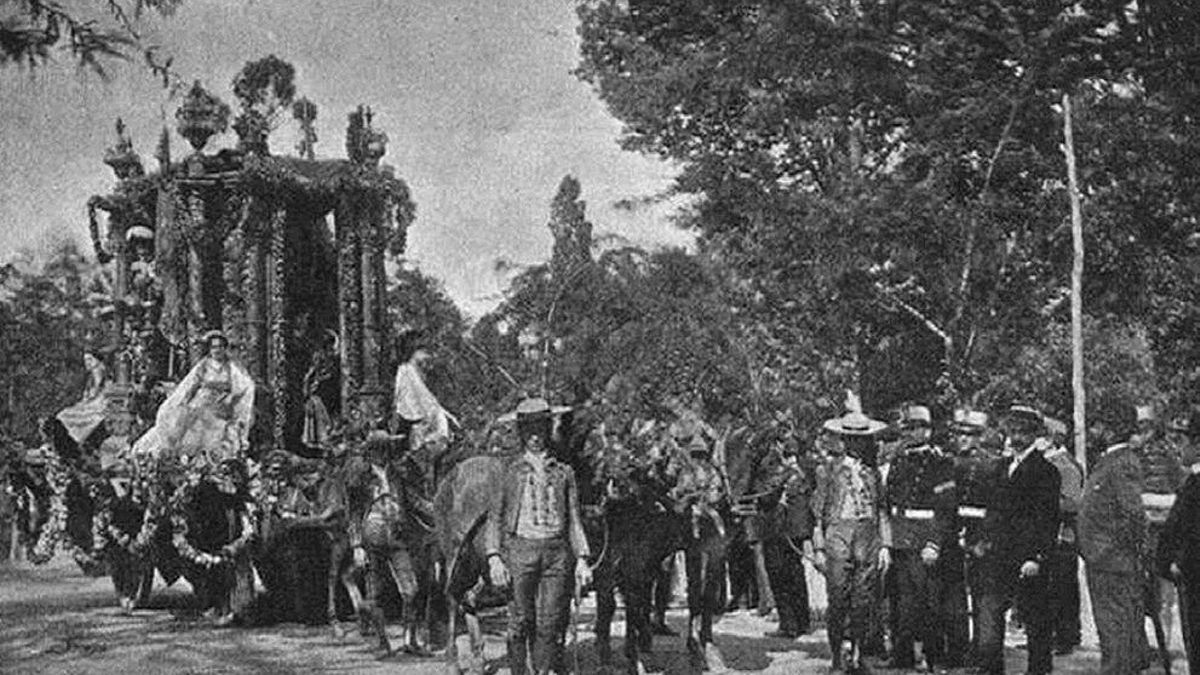 La carroza del Arte Antiguo, sufragada por el Ayuntamiento.