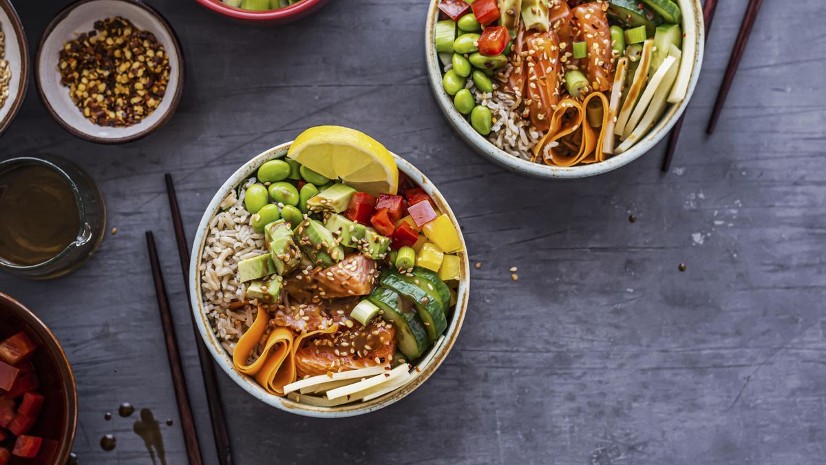 Guía paso a paso para hacer poke en casa (incluso si nunca cocinas)