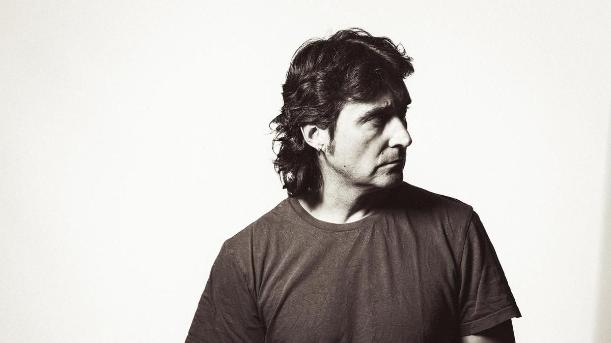 El artista 'El Mar en Llamas' da un nuevo paso y presenta un nuevo single 'Un latido más'
