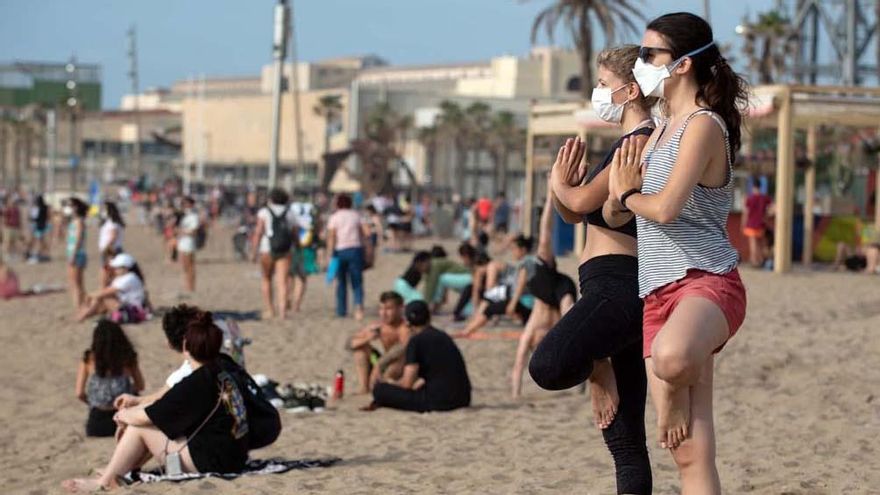 España reabrió sus playas a los turistas vacunados: qué dice el decreto para poder viajar