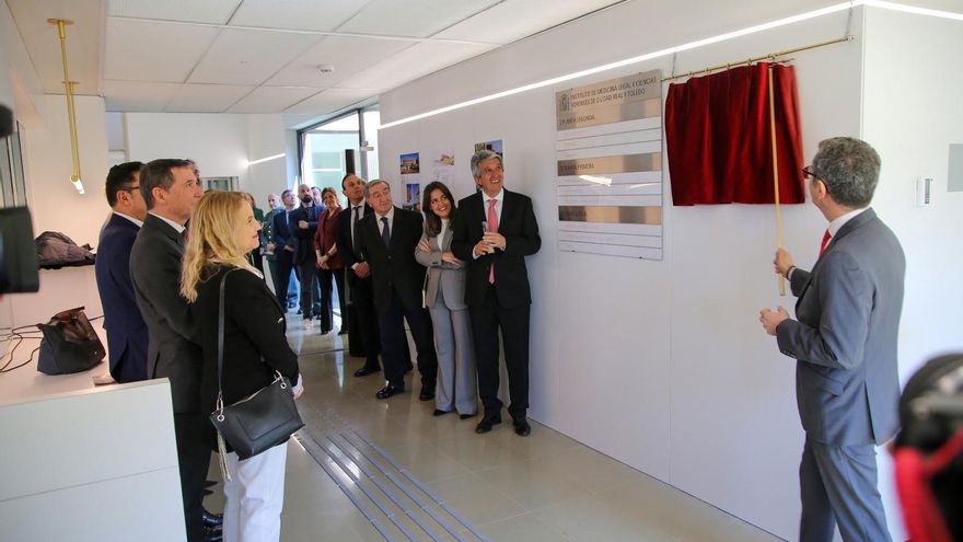 El ministro de la Presidencia, Justicia y Relaciones con las Cortes, Félix Bolaños, inaugurando el Instituto de Medicina Legal y Ciencias Forenses de Toledo.