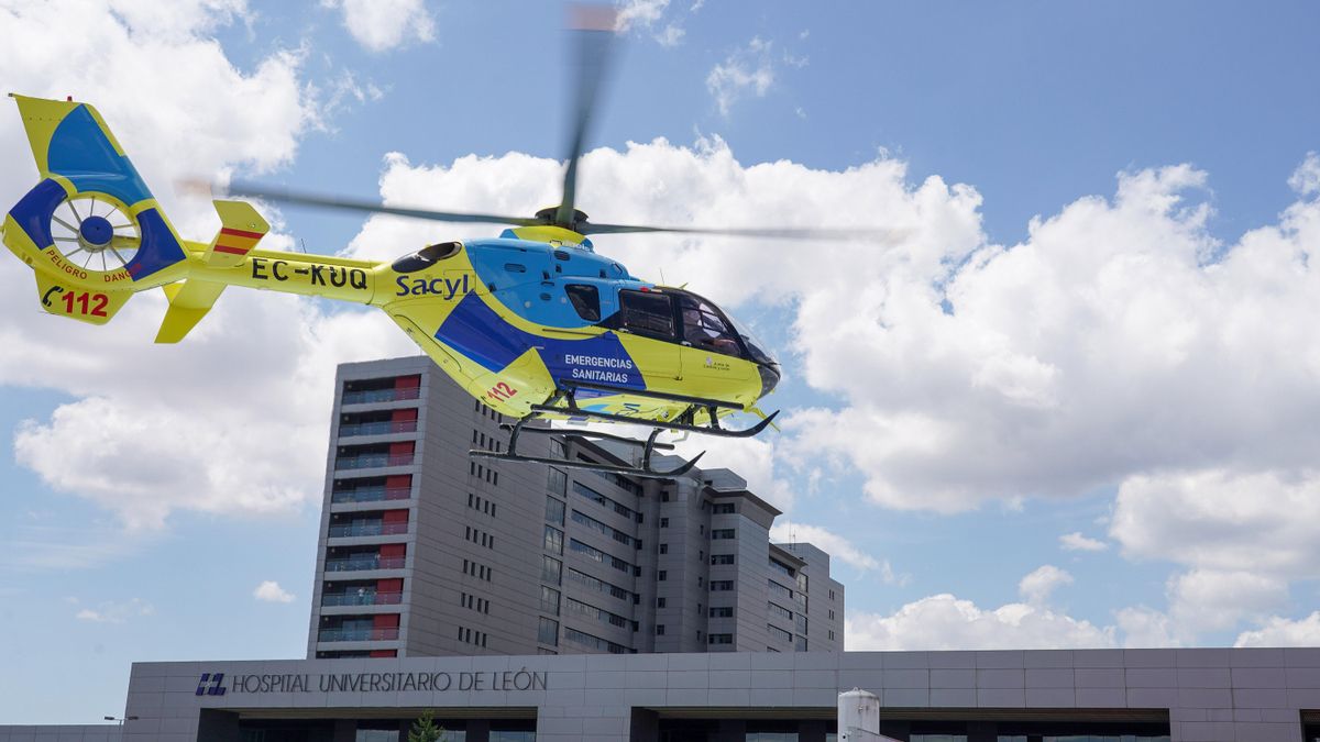 Helicóptero sanitario de Sacyl en el Hospital de León.