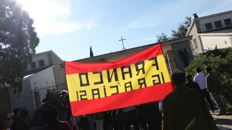 Los nostálgicos del franquismo se aferran a la ofensiva judicial para frenar las exhumaciones del Valle de los Caídos