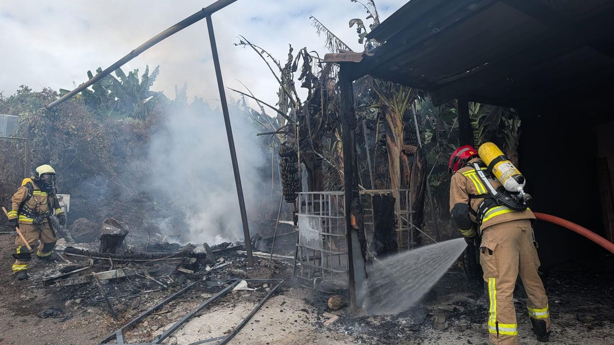 Un incendio en una caravana en Villa de Mazo afecta un cuarto de aperos