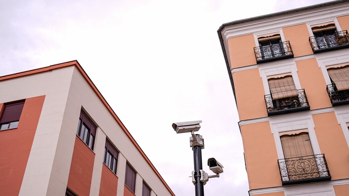 Cámaras de vigilancia en la plaza del Dos de Mayo