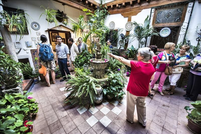 Visita a los patios de Toledo durante el Corpus