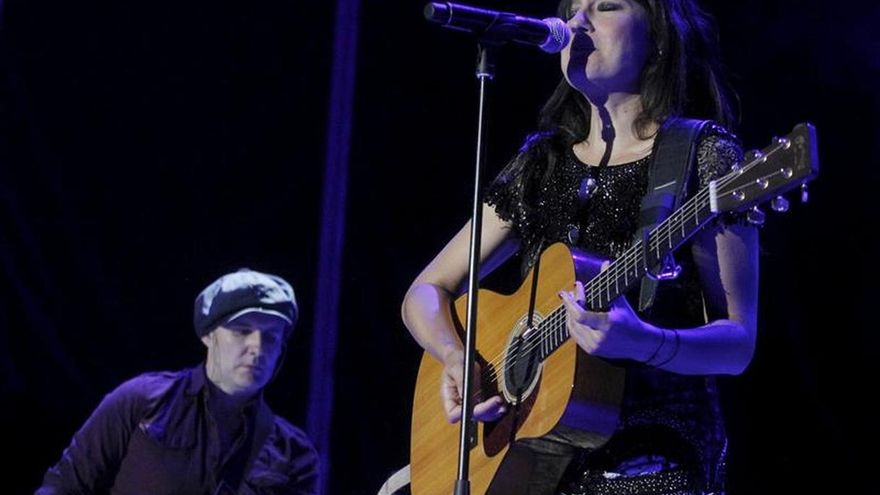 La canción de Amaral que se ha convertido en un himno a la amistad cumple 20 años y que esconde un conmovedor significado