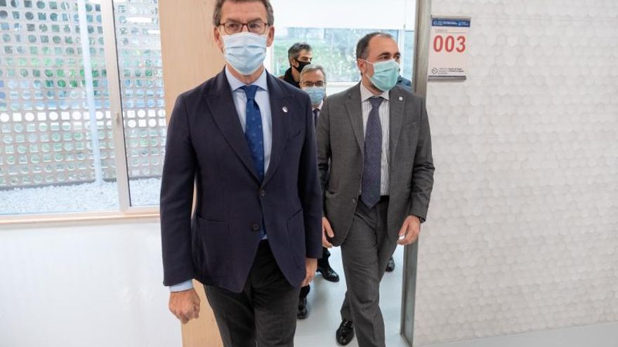 Feijóo contradice a su conselleiro de Sanidade y mantiene el toque de queda en Galicia pese a que tiene competencias para levantarlo