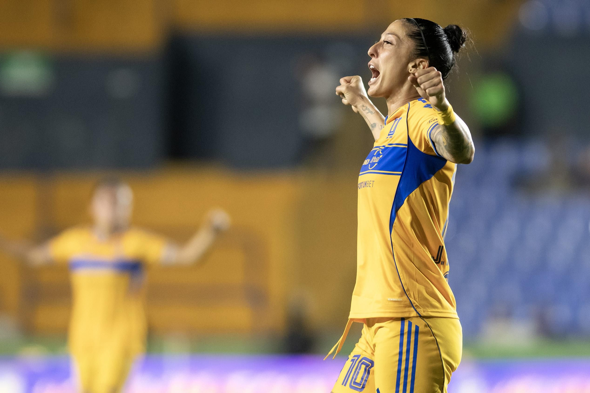 Jennifer Hermoso celebrando un gol con Tigres, su actual equipo
