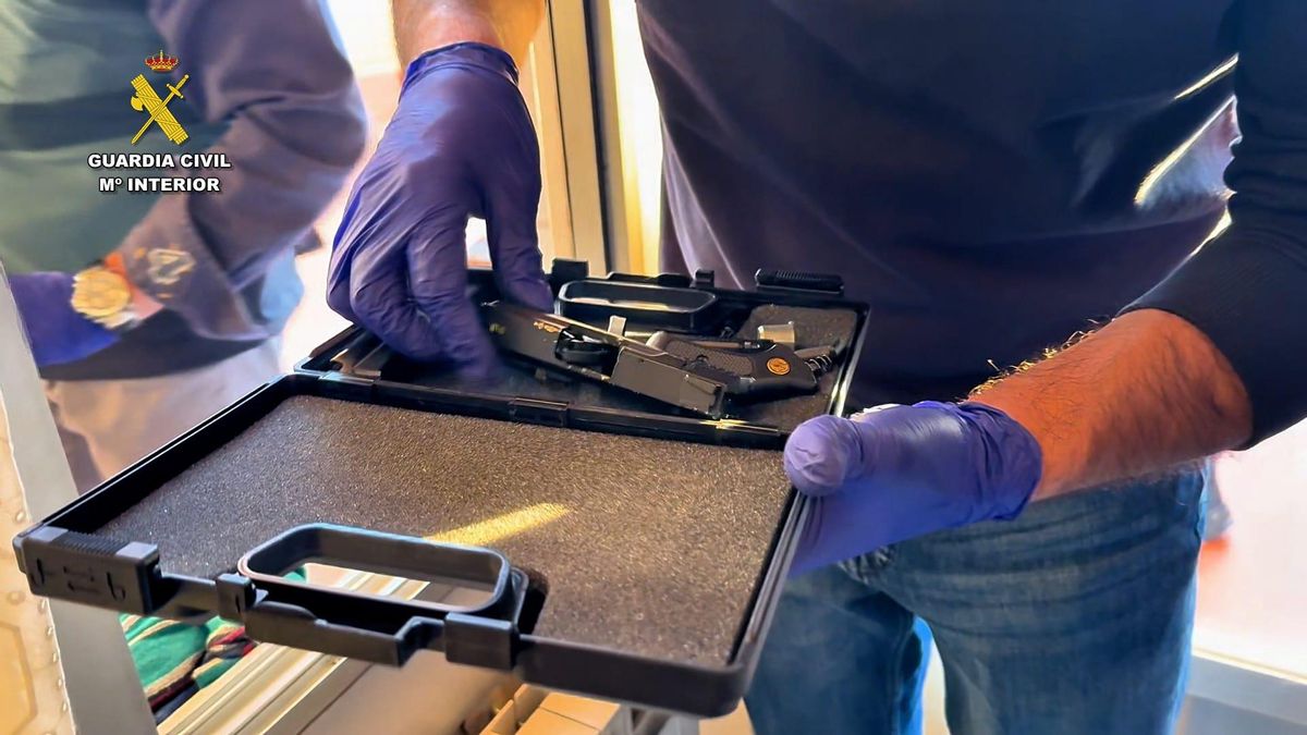La Guardia Civil detiene en Zaragoza a una persona por modificar armas de fogueo para su uso con munición real