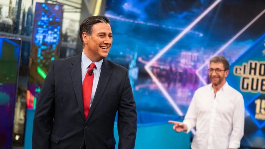 Carlos Latre fue Pedro Sánchez para repartir indultos en 'El Hormiguero': "¡Los que me insultáis, os indulto también!"