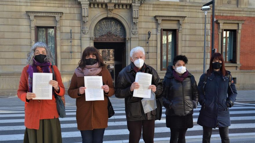Denuncian "citaciones trampa" para expulsar a migrantes en Navarra y el delegado del Gobierno lo niega