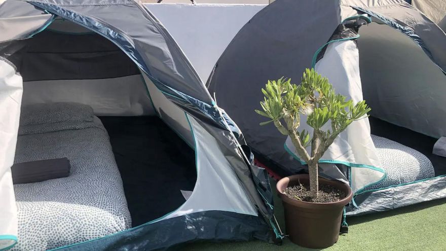 Un hombre instala tiendas de campaña en la azotea de su casa de Lanzarote y las alquila como "dormitorios"