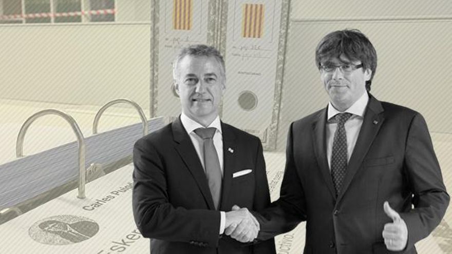 Iñigo Urkullu y Carles Puigdemont, durante un encuentro en el palacio de Sant Jaume