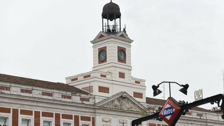 La Real Casa de Correos de la Puerta del Sol, sede de la Presidencia de la Comunidad de Madrid, funcionará como centro internacional de prensa durante la totalidad del viaje del papa León XIV a España, del 6 al 12 de junio. EFE/ Víctor Lerena
