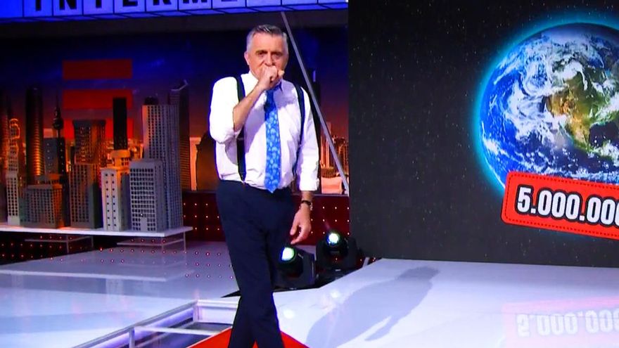 Wyoming bromea al sufrir un ataque de tos en 'El Intermedio': "Si me muero, que hagamos un pico de audiencia"