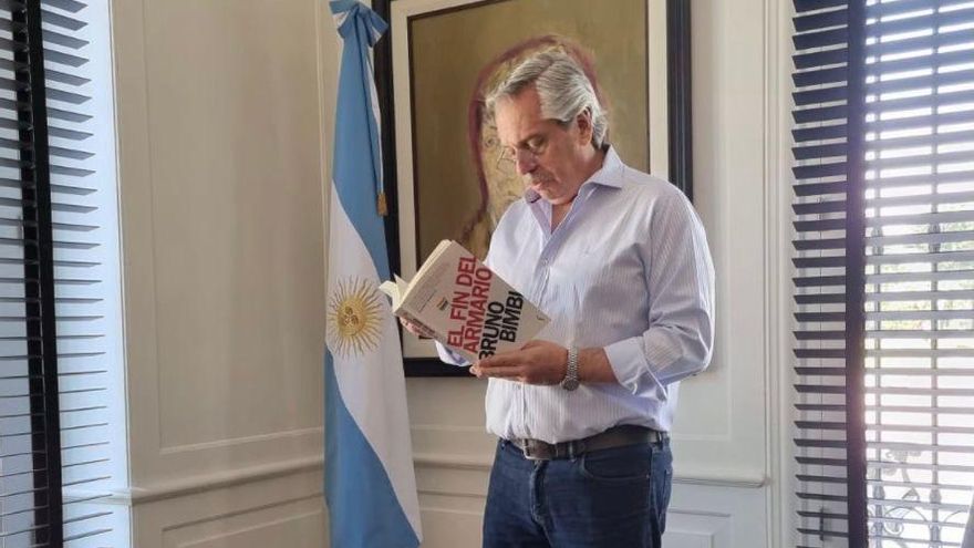 El presidente de Argentina critica el secuestro de libros LGTBI en Castellón: "Hoy sucede en España que los 'libertarios' discriminan y censuran"