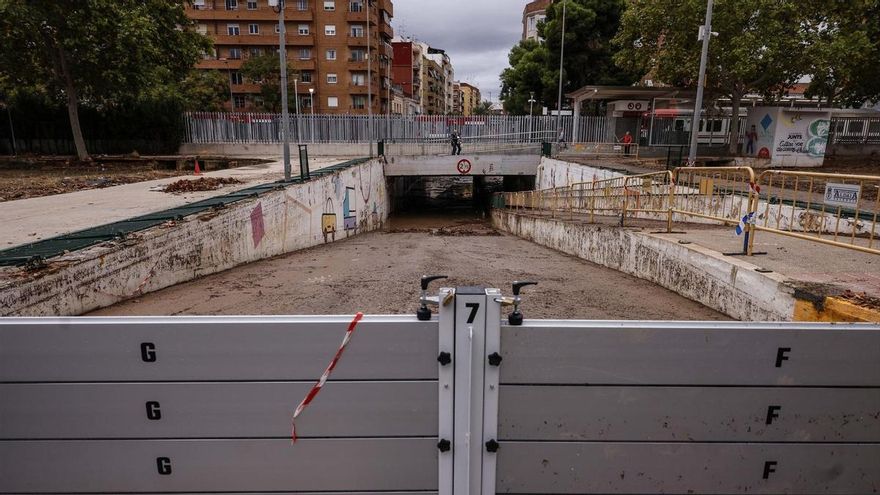 El túnel de al lado del barranco de La Saleta con lodo por las fuertes lluvias y como consecuencia, cortado al paso, a 29 de septiembre de 2025, en Aldaia, Valencia