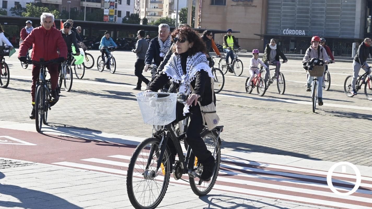 Marcha en bicicleta por solidaridad con el pueblo palestino.