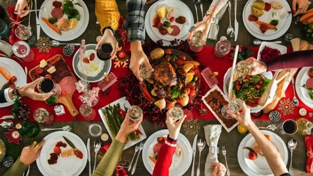 ¿Cómo dice la psicología que afrontamos, entre brindis y tensiones, la cena familiar de fin de año?