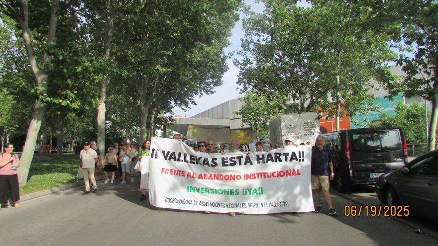 “Menos discursos y más inversiones”: Vallecas sale a la calle contra el abandono institucional