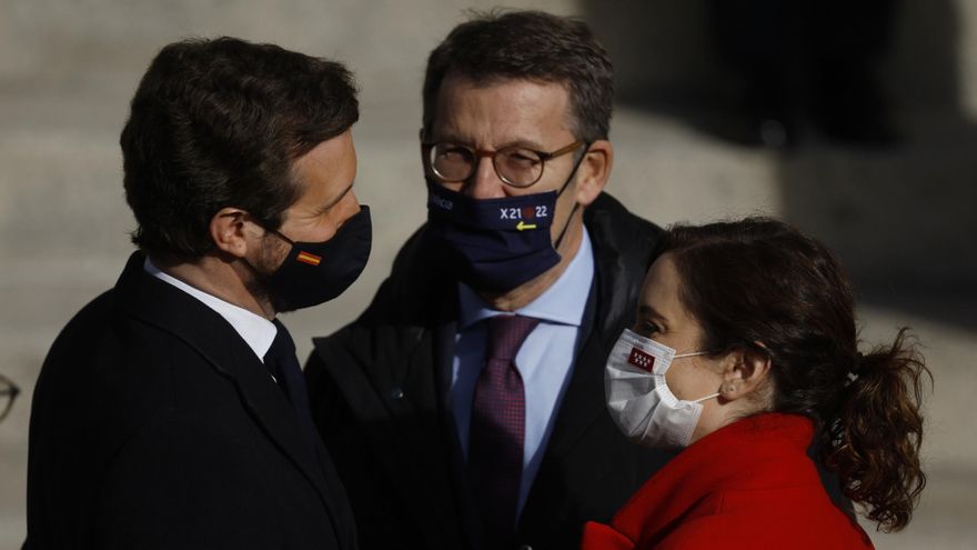 El presidente del PP, Pablo Casado; el presidente de la Xunta de Galicia, Alberto Núñez Feijoo y la presidenta de la Comunidad de Madrid, Isabel Díaz Ayuso, en el acto del 6 de diciembre