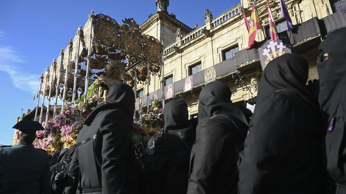 Procesión de Los Pasos de Viernes Santo, en León.