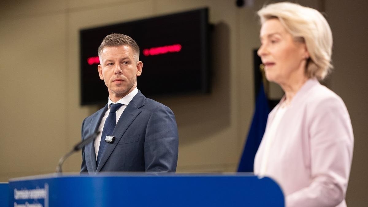 La presidenta de la Comisión Europea, Ursula von der Leyen, y el primer ministro húngaro, Peter Magyar, tras una reunión en Bruselas.