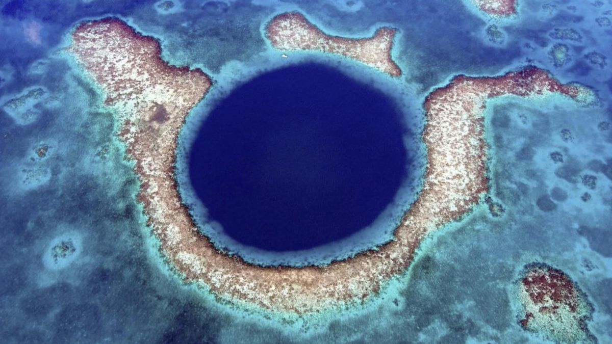 Descubren en la bahía de Chetumal un agujero azul gigante de 424 metros cuya profundidad sigue sin poder medirse