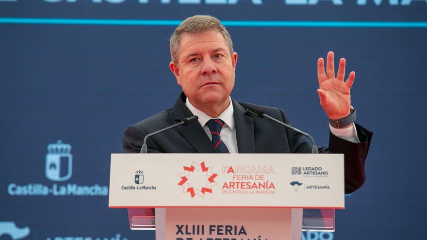 Page abre la puerta a celebrar la Feria de Artesanía de Castilla-La Mancha en el parque de ocio privado Puy de Fou