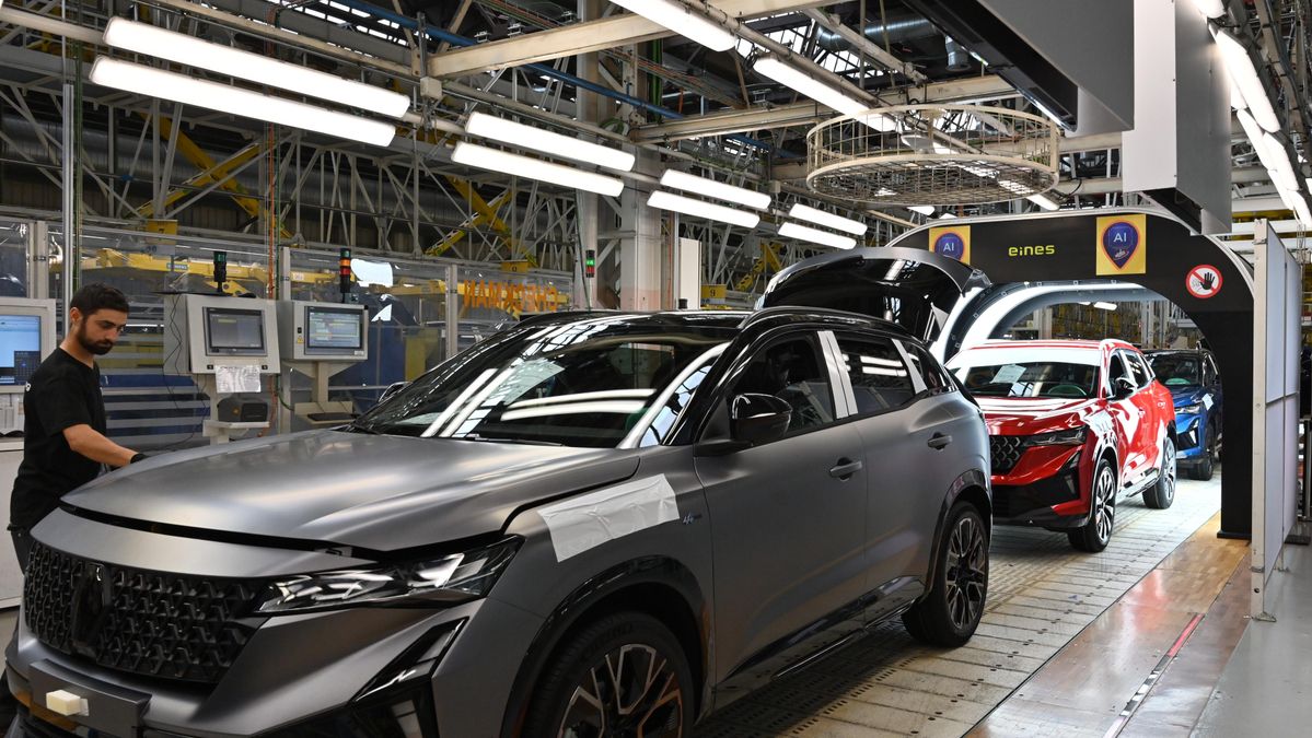 Los sindicatos convocan paros en Renault España para retomar la negociación del convenio