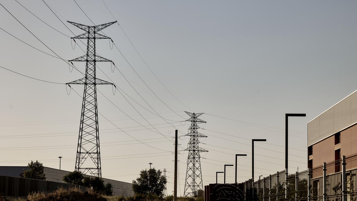 Los tres factores que amortiguan la subida de la energía por el ataque a Irán: la primavera, los embalses y las renovables