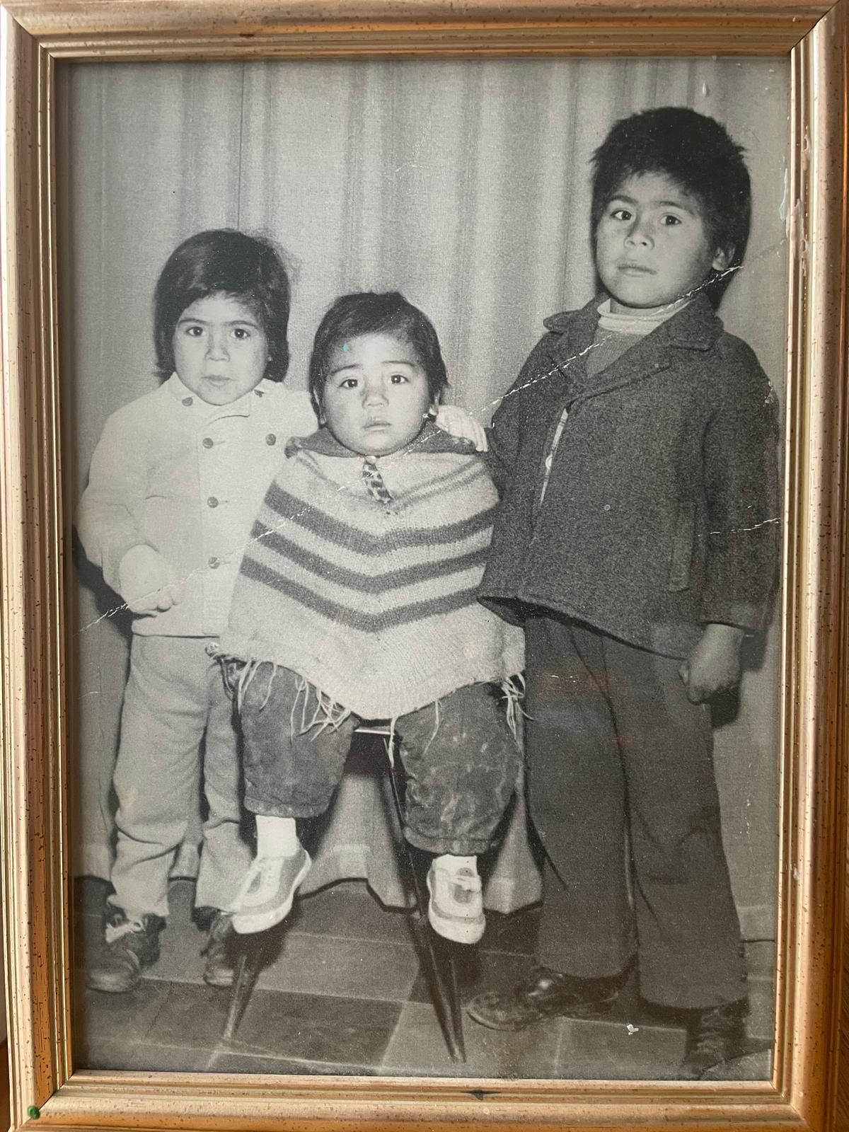 Una de las pocas fotografías de los hermanos Ramírez durante su infancia, antes de ser enviados al Hogar Casa de Belén..