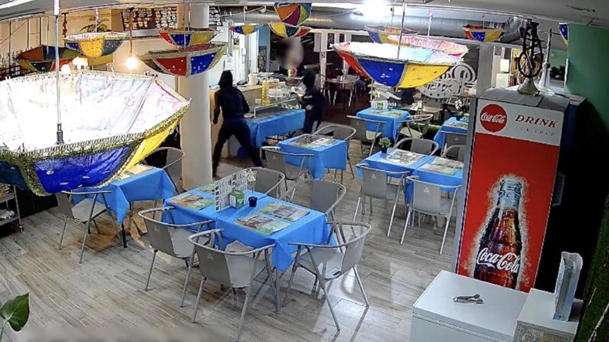 Cuatro detenidos, uno de ellos menor de edad, por un robo con violencia en Las Chafiras