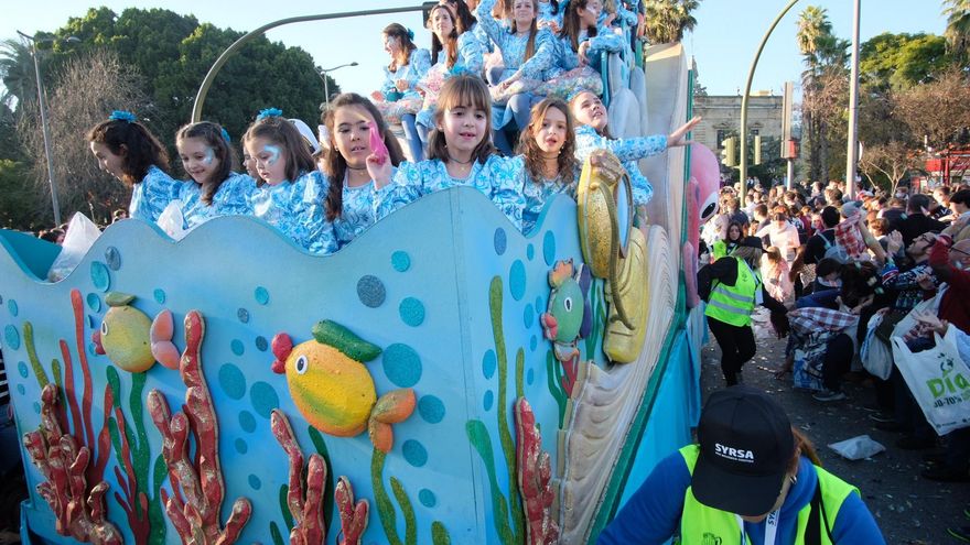 El azul domina en la carroza '20.000 Leguas'
