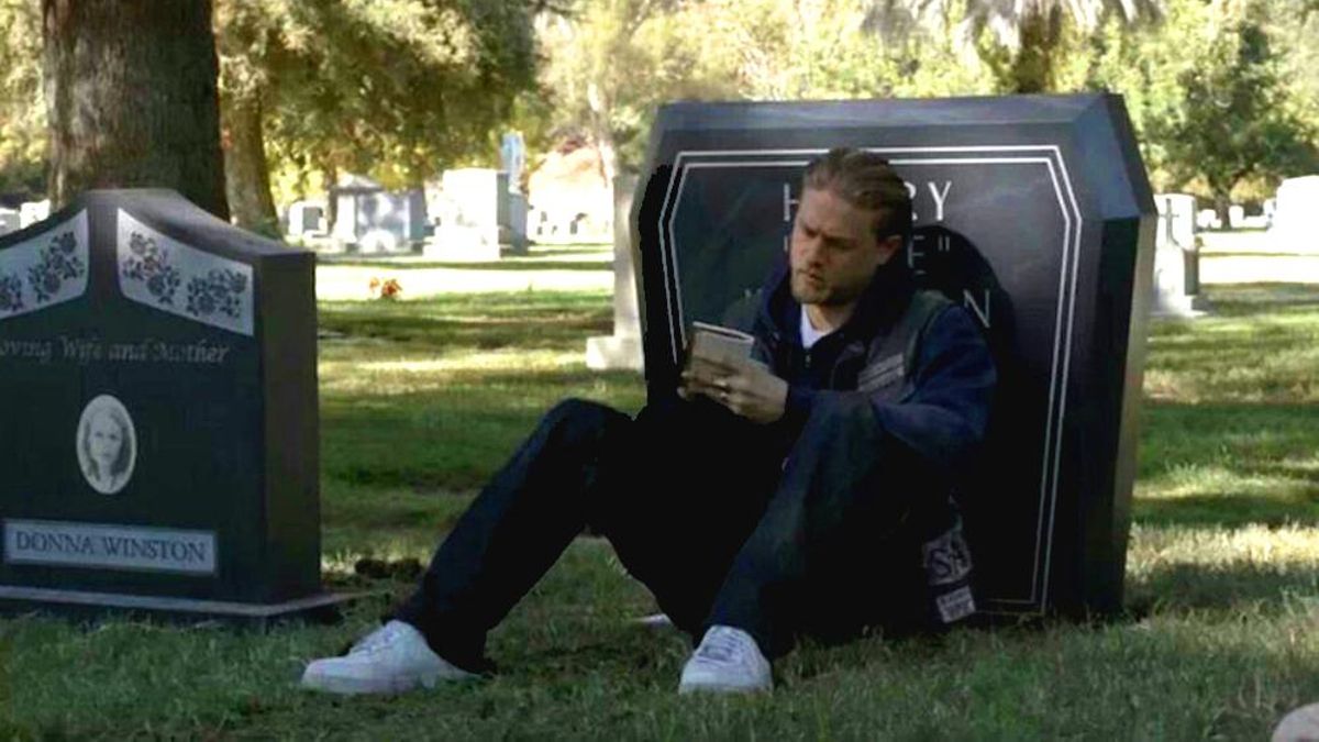 Jax Teller, leyendo en 'Sons of Anarchy'