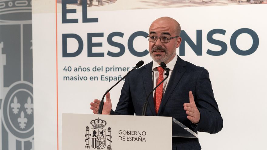 El delegado del Gobierno en Madrid, Francisco Martín, inauguran la exposición 'El Descanso, 40 años del primer atentado yihadista masivo en España', en la sede de la Delegación del Gobierno, a 8 de abril de 2025, en Madrid (España).