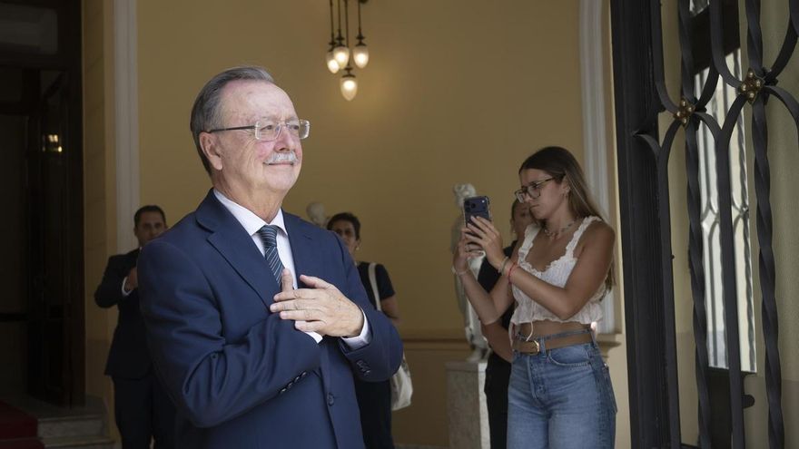 Juan Jesús Vivas el pasado 27 de agosto antes de una reunión con la fiscal general del Estado.