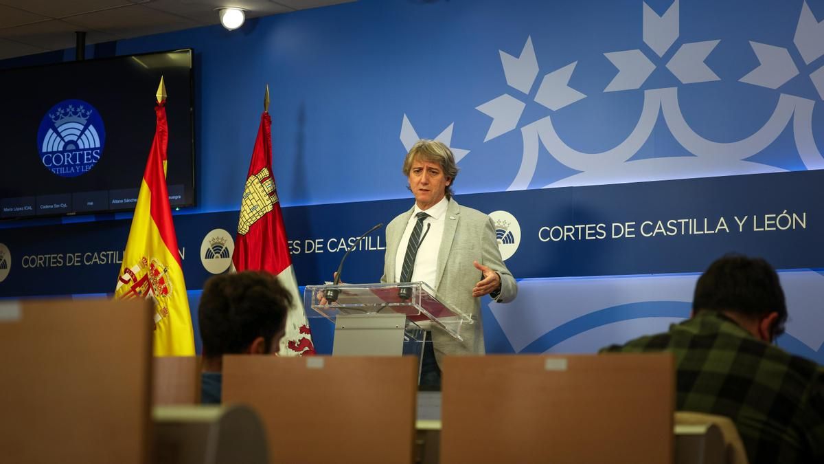 El líder del PSOE de Castilla y León asumirá la decisión de Ferraz sobre las listas: "Me lo tendré que tragar"