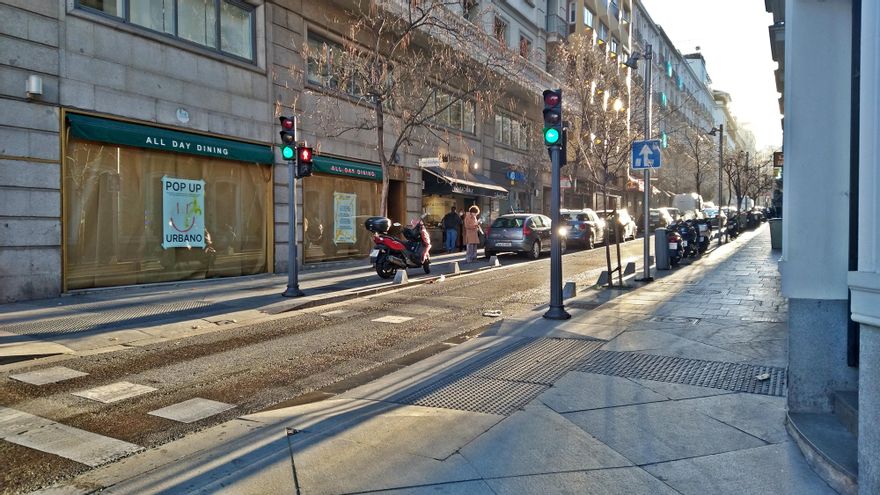 Entrada a la nueva zona peatonal de la calle Recoletos