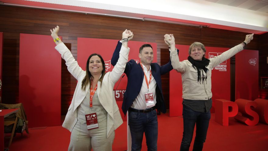Nuria Rubio, Javier Alfonso Cendón y Carlos Martínez en la clausura del XV Congreso Provincial del PSOE de León.