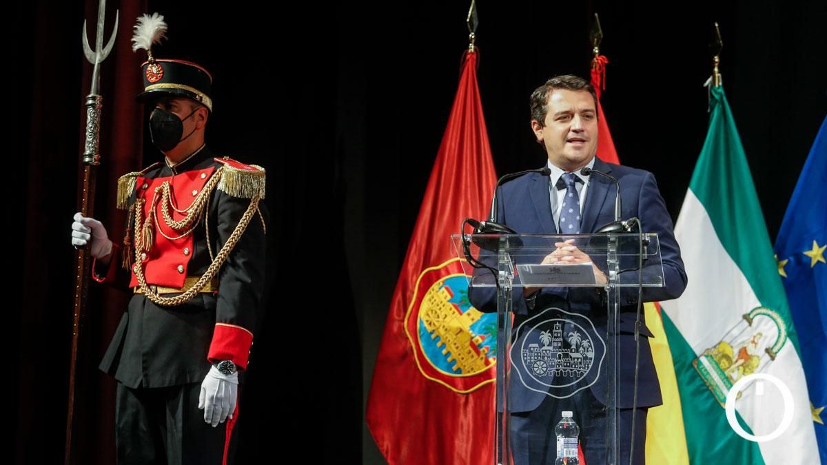 El alcalde pone a la Policía Local como ejemplo del "compromiso con la ciudad y los vecinos"