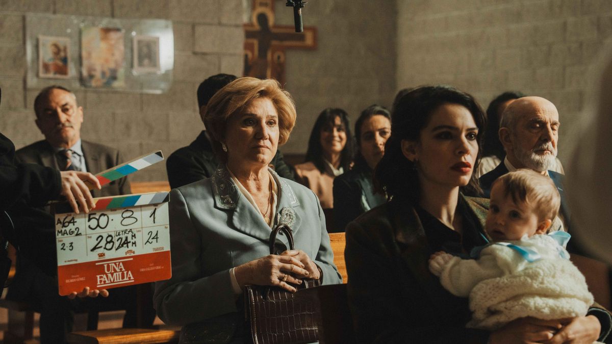 Ana Wagener y Claudia Traisca en el rodaje de 'Una familia'