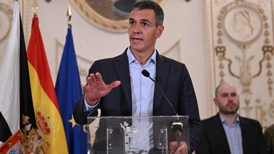 El presidente del Gobierno, Pedro Sánchez, durante una rueda de prensa en Ceuta.