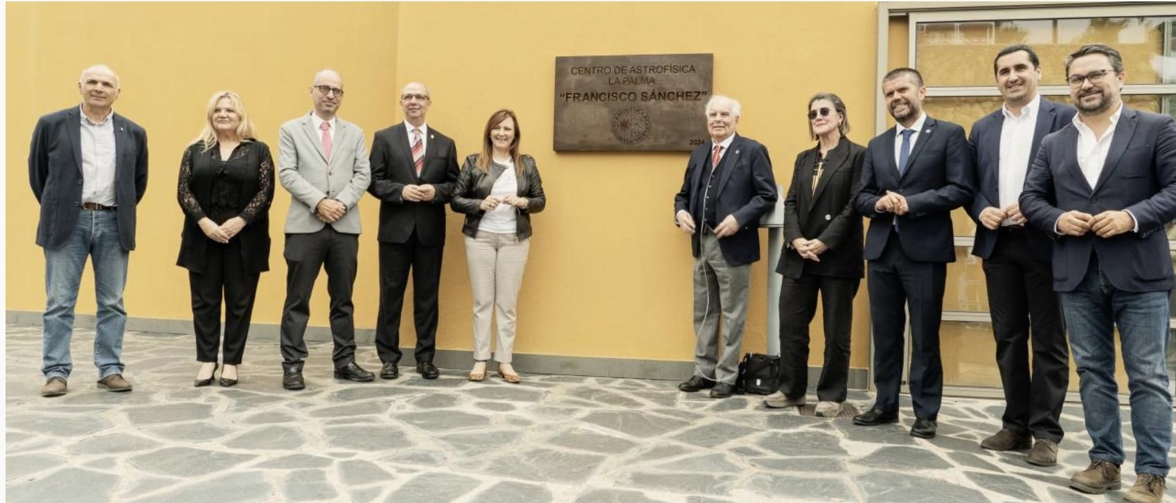 Asistentes al acto en el que se bautizó al Centro de Astrofísica en La Palma (CALP) con el nombre de ‘Francisco Sánchez’.