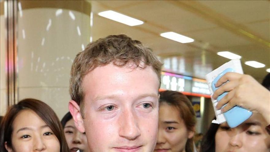 La presidenta surcoreana recibe a Mark Zuckerberg en Seúl