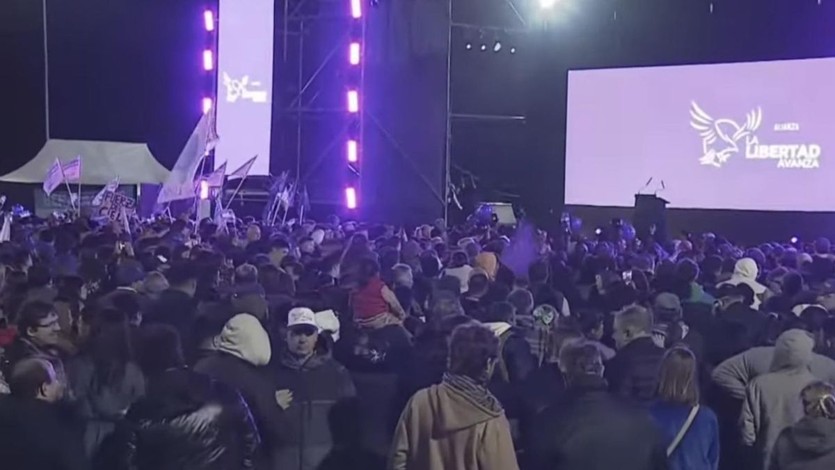 Acto de cierre de campaña de La Libertad Avanza en Moreno.