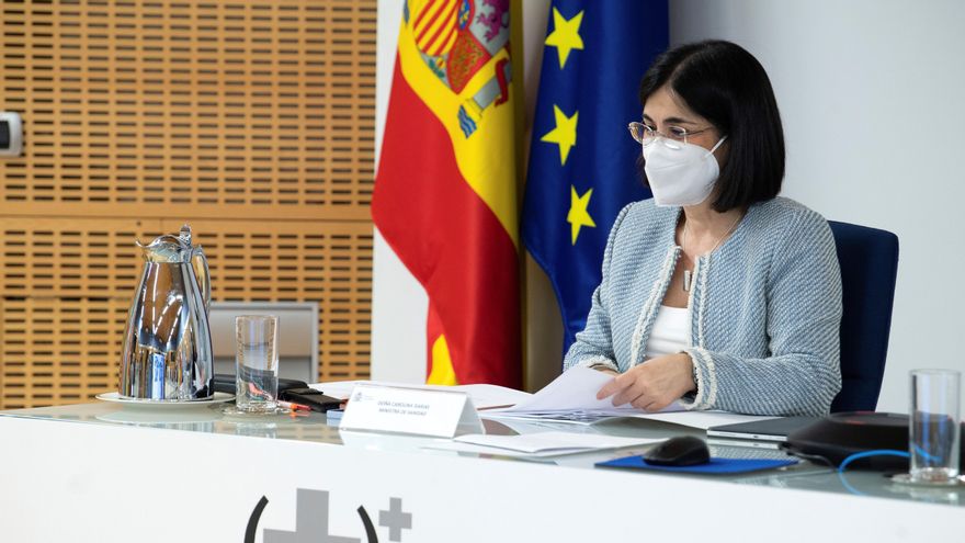 La ministra de Sanidad, Carolina Darias, durante el Consejo Interterritorial del Sistema Nacional de Salud que, entre otras cosas, tiene previsto abordar las medidas propuestas por la Comisión de Salud Pública para evitar la propagación del coronavirus en Semana Santa, tales como la restricción de movilidad entre comunidades y reducir el número de personas en reuniones sociales. EFE/ Borja Puig de la Bellacasa